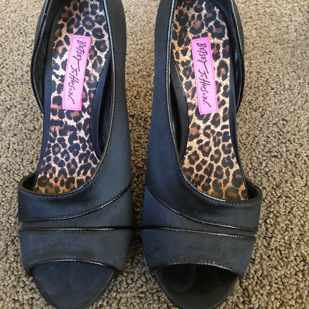 Betsy Johnson black heels